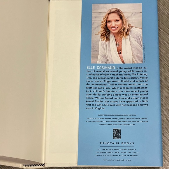 FLASH SALE *LIKE NEW* Finlay Donovan Knocks ‘Em Dead by Elle Cosimano - Picture 5 of 5